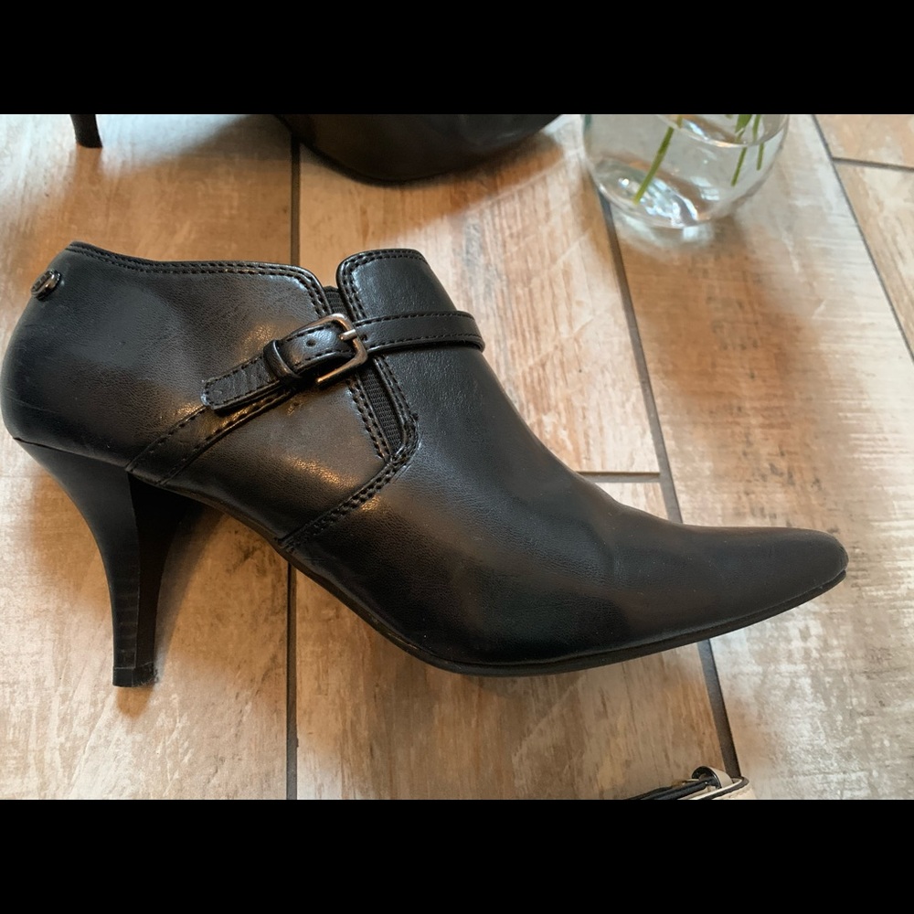 Apri Black Leather Ankle Boot Pumps